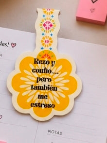Rezo y Confío... Pero También Me Estreso Magnetic Bookmark