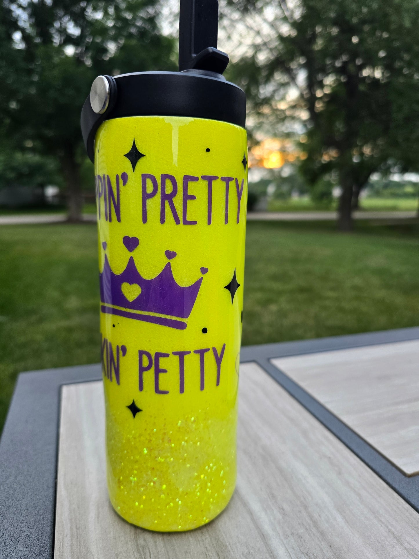 Sippin’ Pretty, Thinkin’ Petty – Tumbler