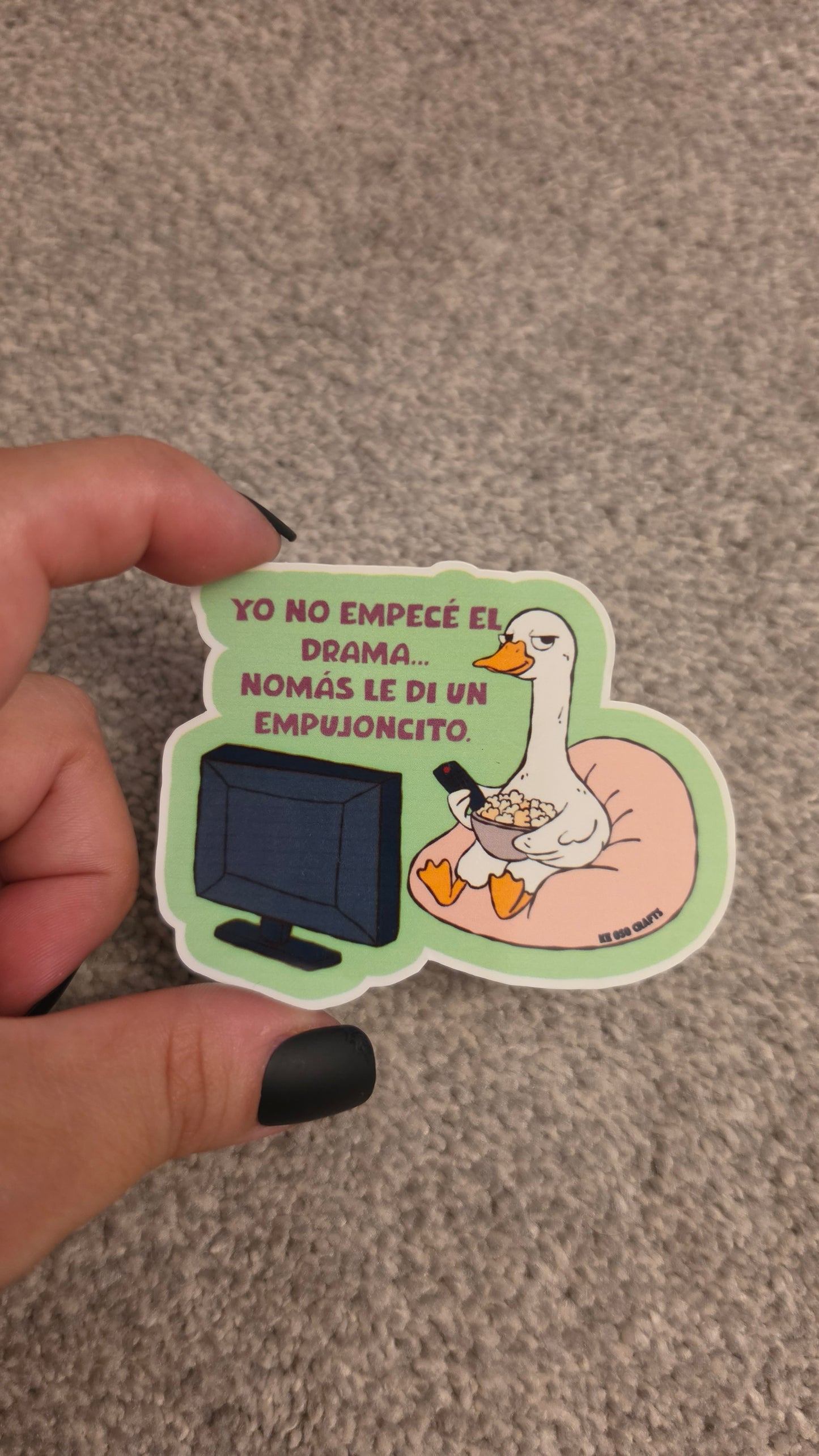 “Yo No Empecé el Drama…” 🍿🪿 Sticker or Magnet