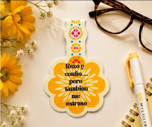 Rezo y Confío... Pero También Me Estreso Magnetic Bookmark